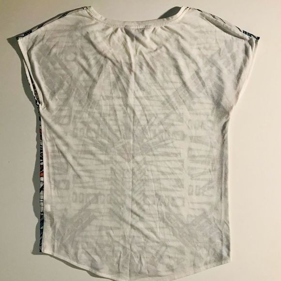 ROCK & REPUBLIC Tee Cap Sleeves Scooped Hem Size XS - Picture 6 of 6